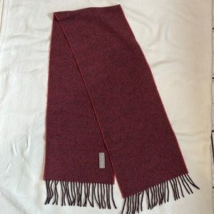 Mauve and purple diamond print wool scarf by Echo. Like New Condition!